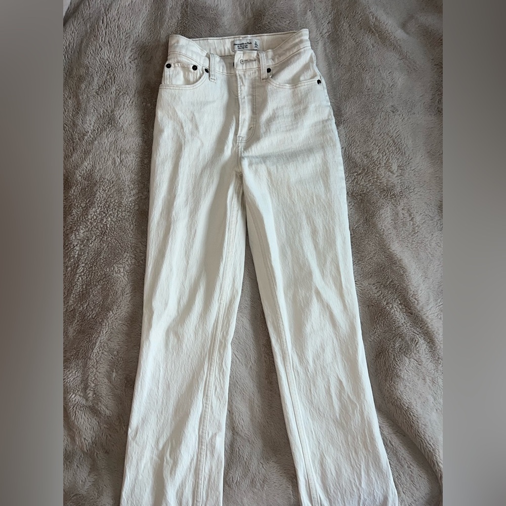 Abercrombie & Fitch Cream 90s Straight Ultra High-Rise  - Curve Love